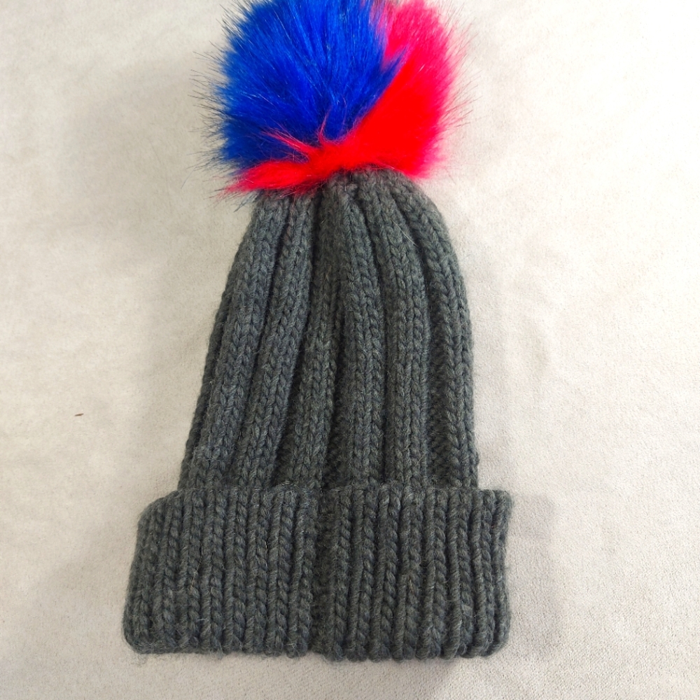 M4EO Made 4 Everyone Gray Knit Faux Fur Pom Pom Hat Toque